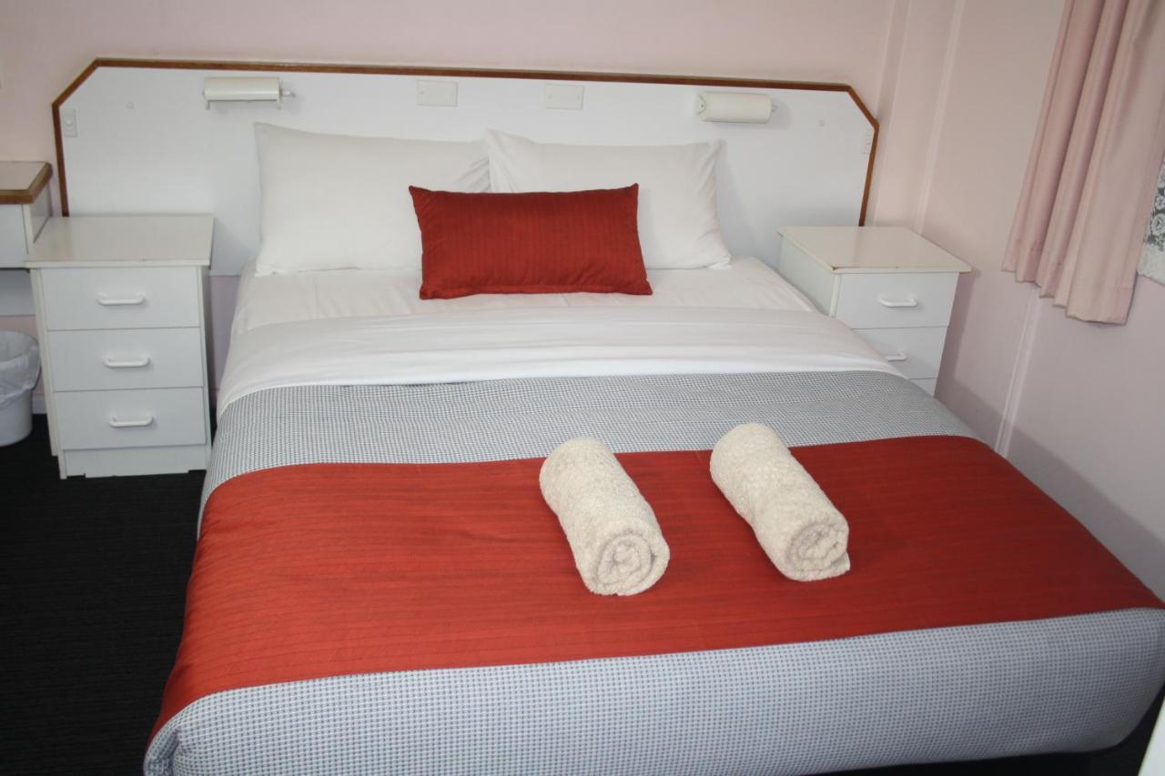 Bradman Motor Inn Кутамундра Екстериор снимка