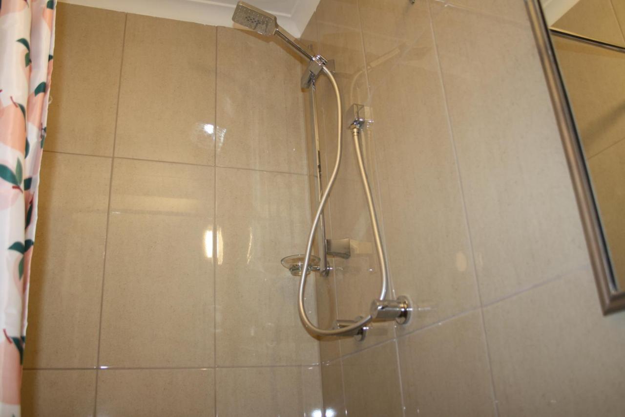 Bradman Motor Inn Кутамундра Екстериор снимка