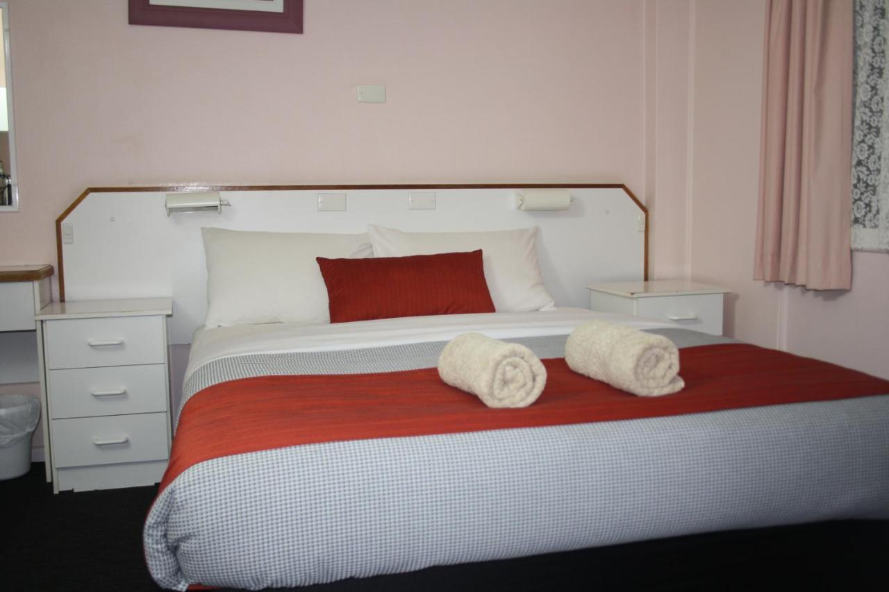 Bradman Motor Inn Кутамундра Екстериор снимка