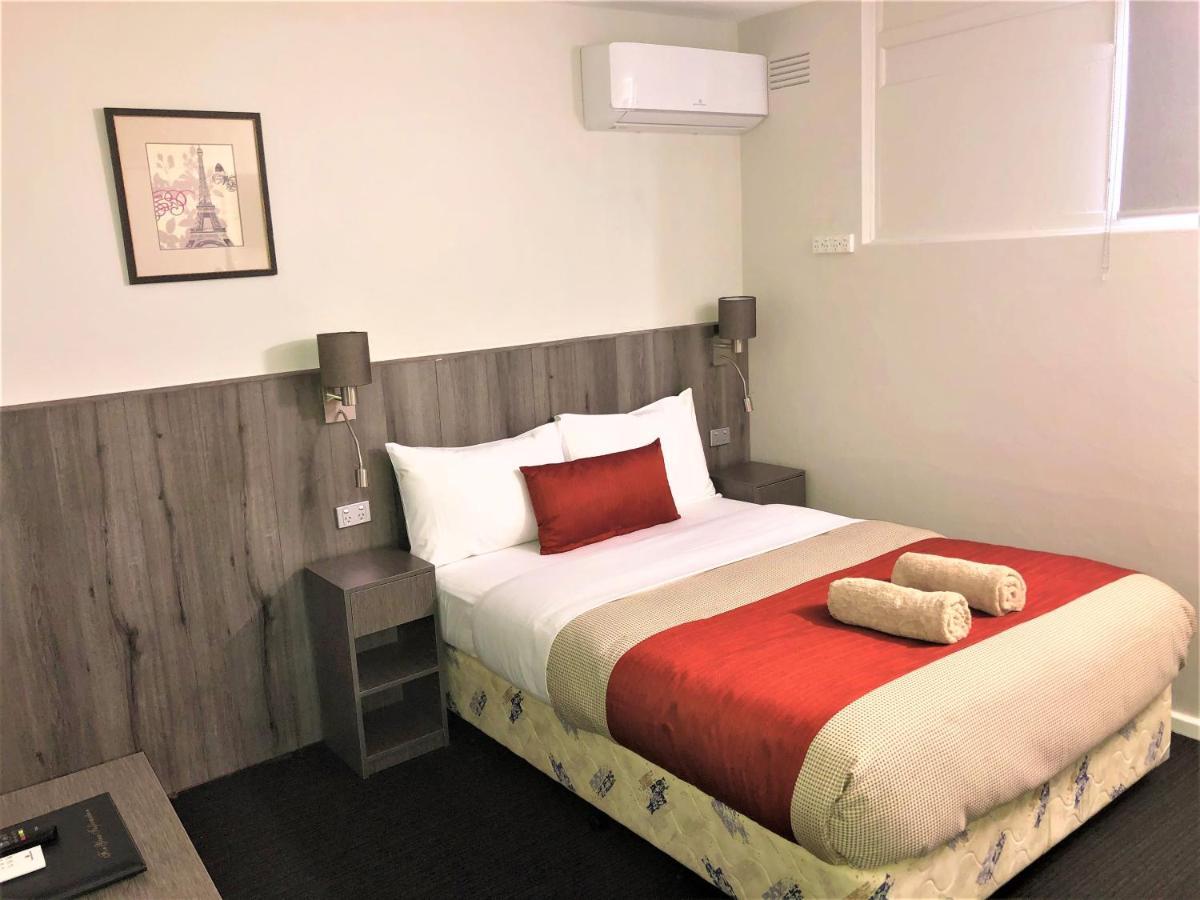 Bradman Motor Inn Кутамундра Екстериор снимка