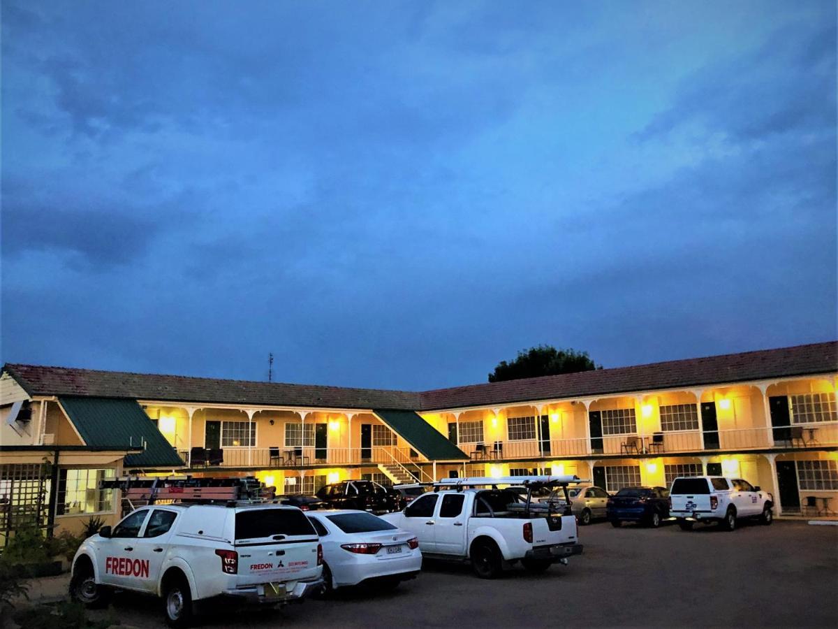 Bradman Motor Inn Кутамундра Екстериор снимка