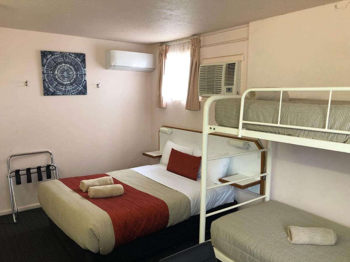 Bradman Motor Inn Кутамундра Екстериор снимка
