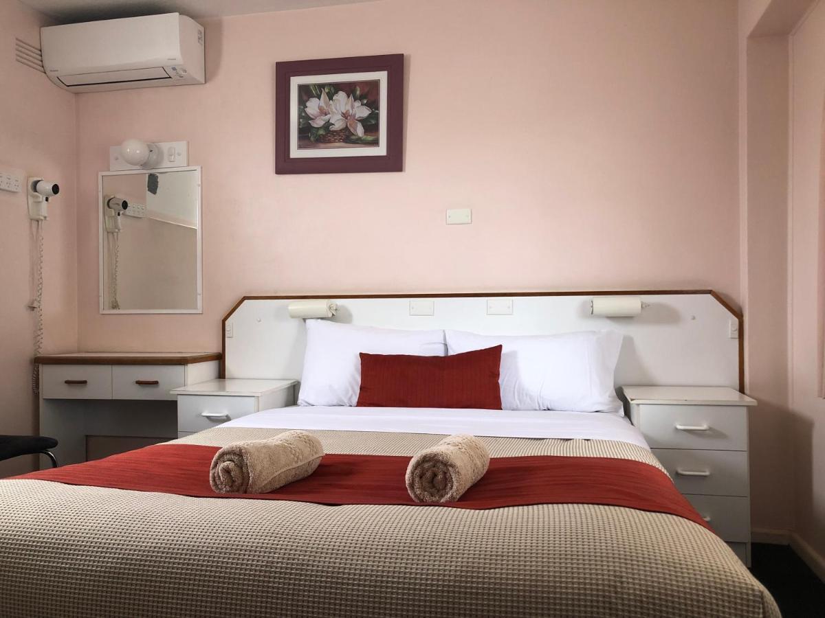 Bradman Motor Inn Кутамундра Екстериор снимка