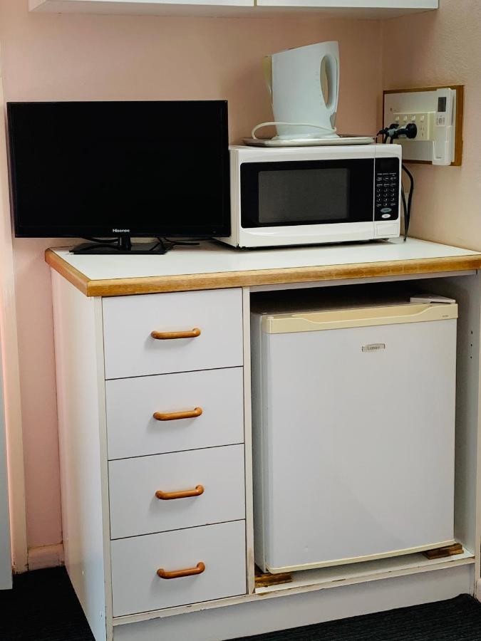 Bradman Motor Inn Кутамундра Екстериор снимка