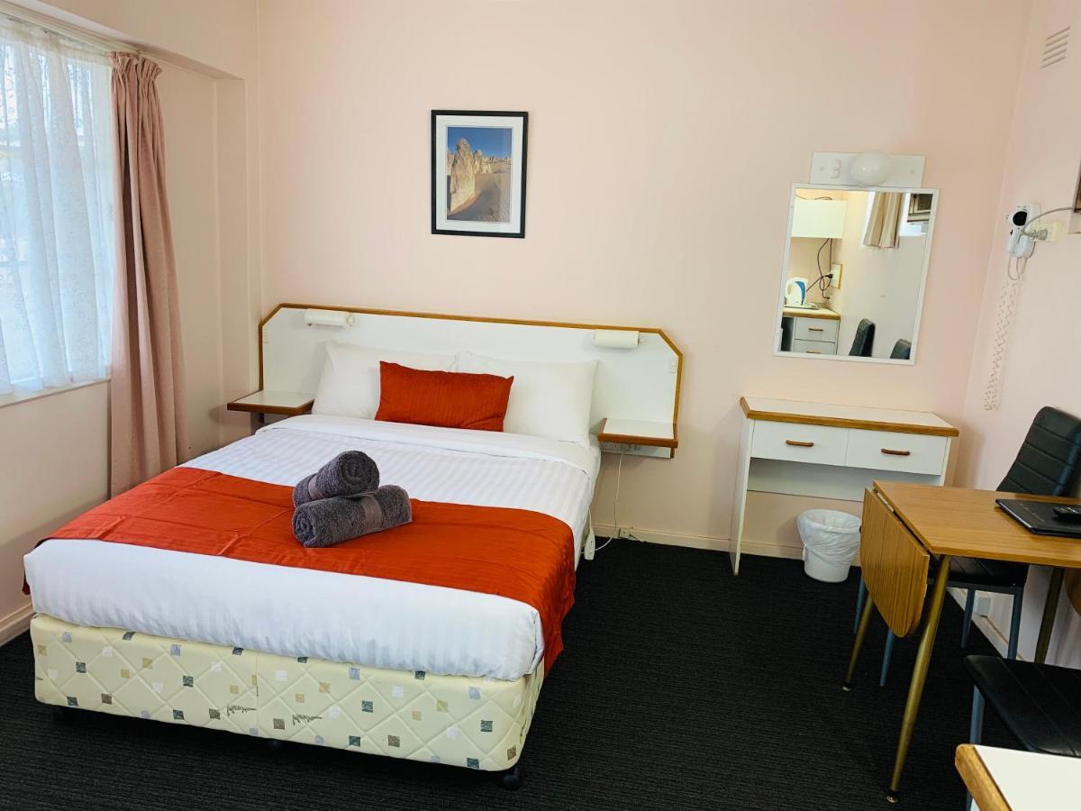 Bradman Motor Inn Кутамундра Екстериор снимка